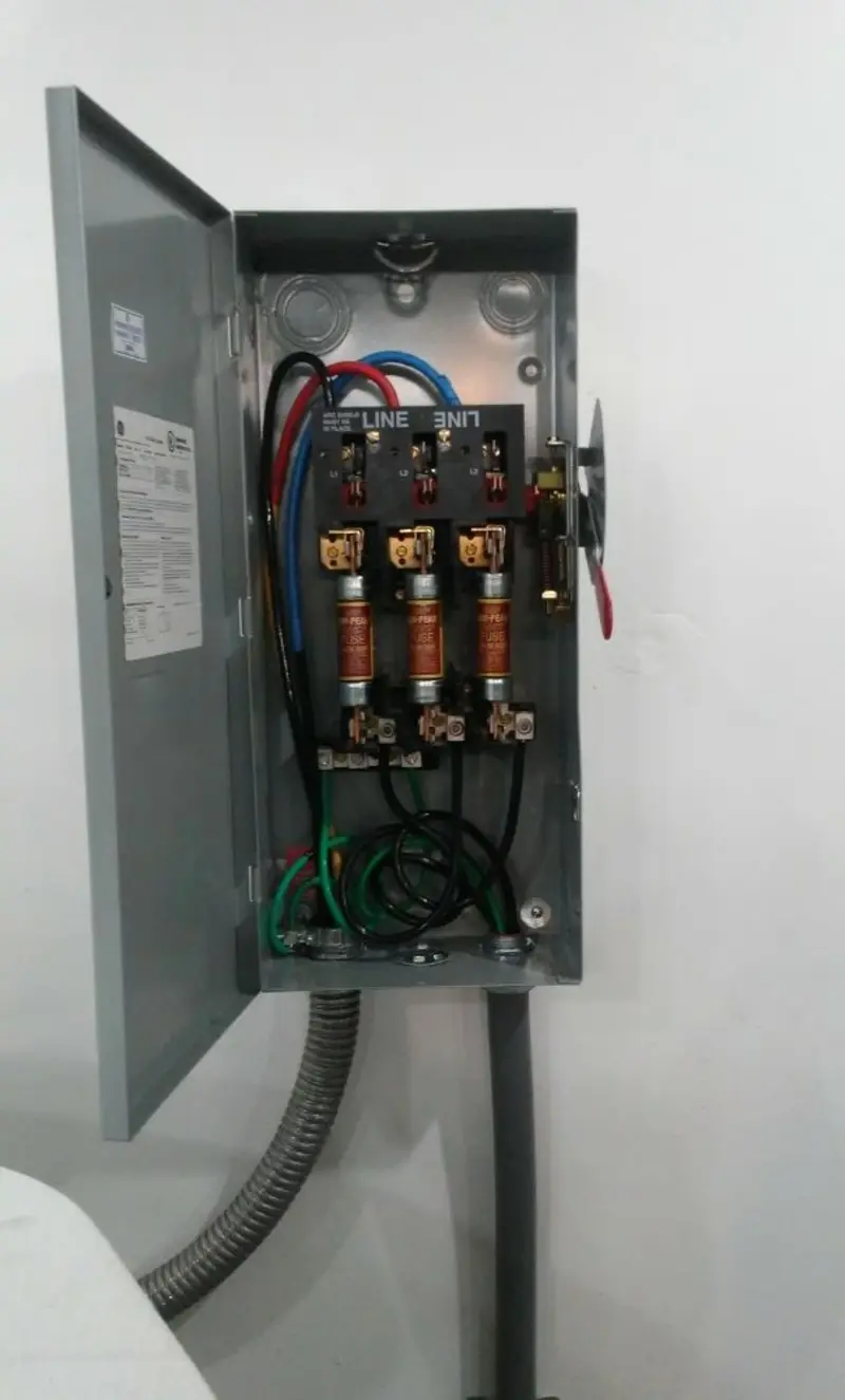 Three-phase disconnect switch installed for Smoke Detector Installation in New Baltimore
